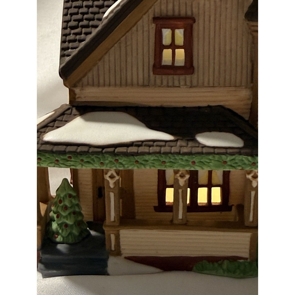 Dept 56 Thomas T Julian House New England Village 5657-0 w Box Lights Up - Picture 3 of 14